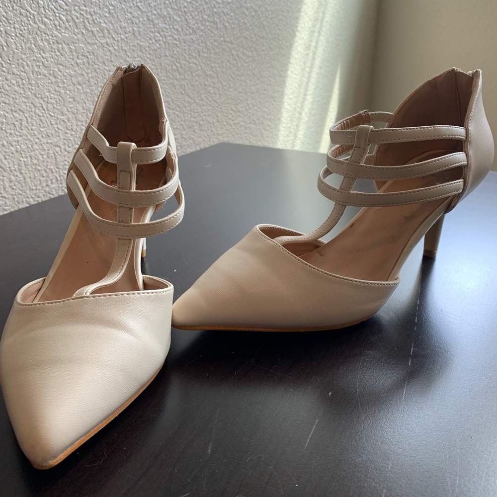 Like new kitten heels